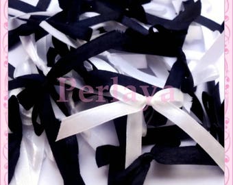 Mix of 50 black and white satin bows REF834