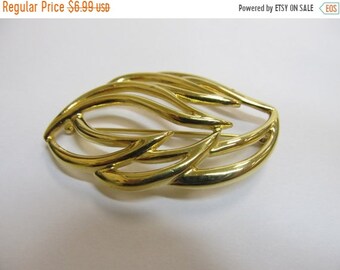 On Sale Monet Gold Tone Pin Item K # 582