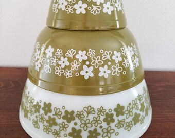 Pyrex Crazy Daisy Mixing Bowl Set - set of 3