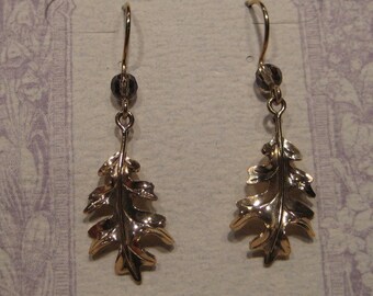 14 kt Gold Oak Leaf Earrings .... e273