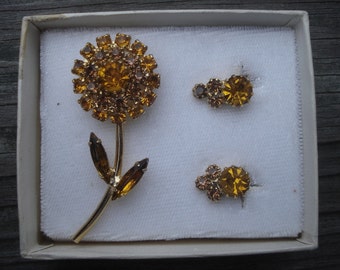 Rhinestone Jewelry Set Brooch Earrings Flowers Gold Tone Vintage 02150