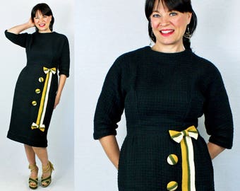 1950s Dress / 50s Dress / Wiggle Dress / Day Dress / Buttons & Bows / Secretary Mad Men / Fitted Sheath Dress / Bust up to 36" Waist 28"