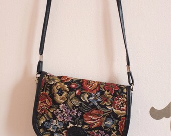 Floral embroidered handbag