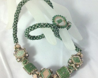 Green and Pink Beaded Bead Necklace... EBW Team