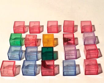 Vintage Lot of 20 Damaged/Scuffed/Multi Colored Acrylic 1 inch Plastic Specimen Boxes