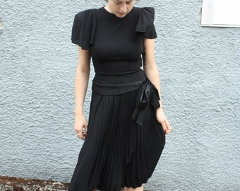Vintage 1940's Dress // 40s Black Crepe Dress with Satin Peplum Sash and Pleated Skirt // Film Noir // Flutter Sleeves