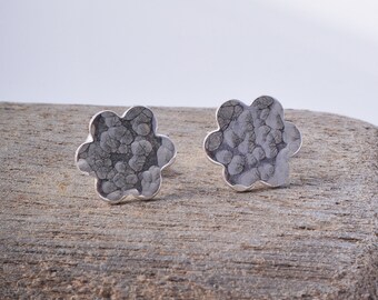 Sterling Silver Hammered Daisy Flower Earrings Ear Studs handmade