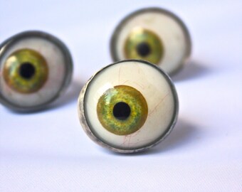Green Glass Eyeball Ring - Sterling Silver Eye Ring - Bizarre Occult Jewelry - Cabinet of Curiosities - Handmade Esoteric Accessories