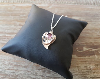 Silver Petals pendant with amethyst