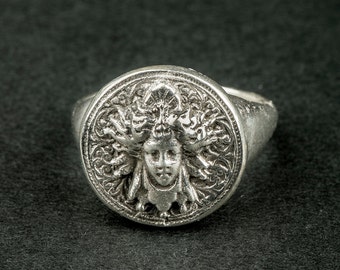Medusa ring fine silver (Medusa's head / fans / antique)