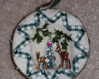 Vintage Handmade Diorama Christmas Ornament - Green