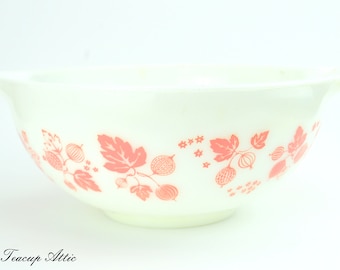 Pyrex Pink Gooseberry Cinderella Mixing Bowl, Vintage Pyrex Bowl, Retro Pink Gooseberry 443 2 1/2 Quart, ca. 1957-1966