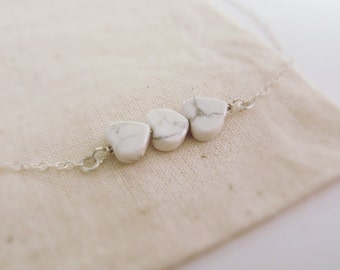 How love (bracelet) - Small triple howlite hearts and on a dainty sterling silver chain
