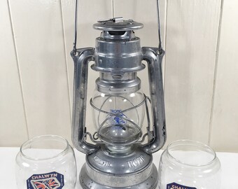 Vintage Chalwyn Tropic Storm Paraffin Hurricane Oil Lamp & Spare Globes Camping