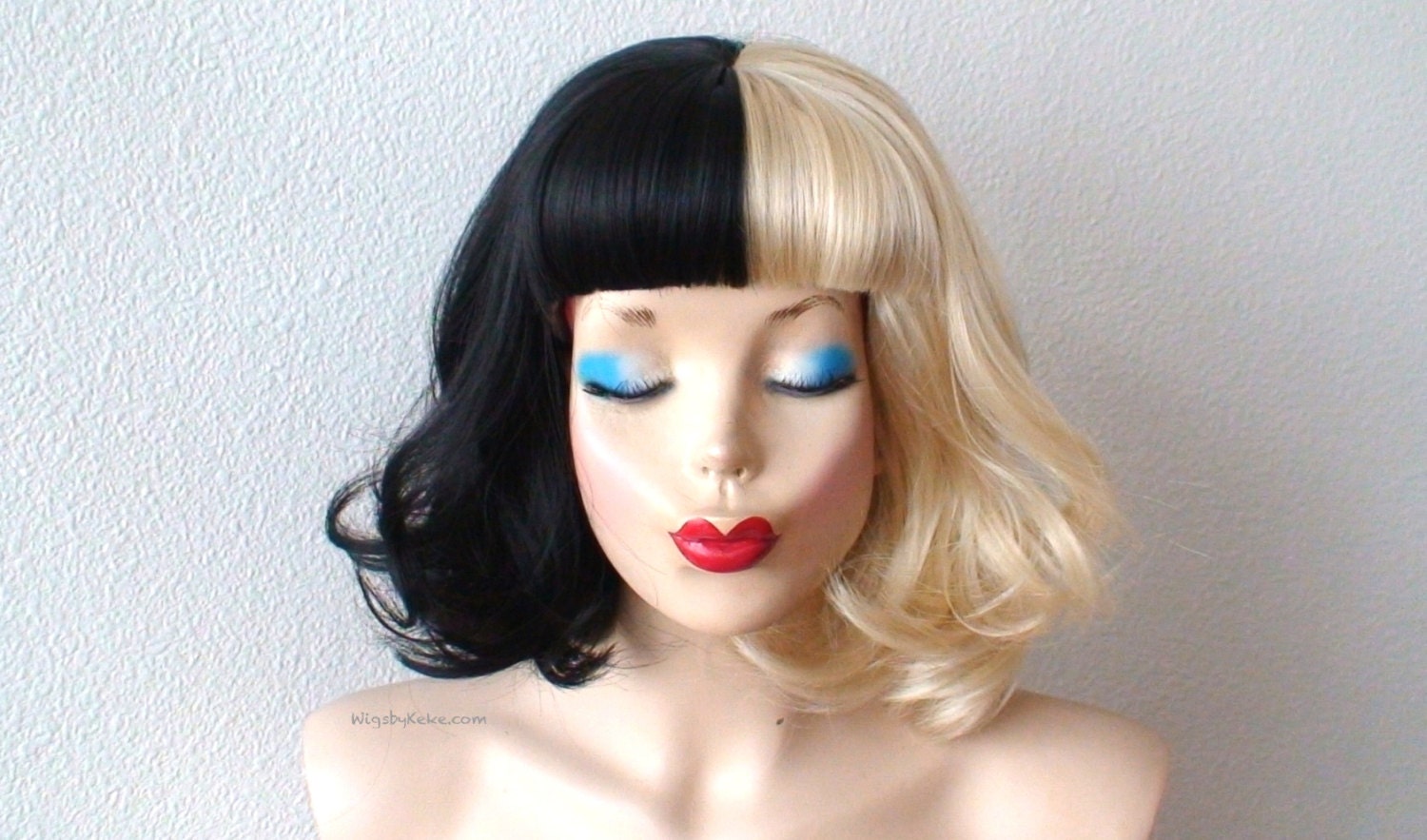 Blonde/Black wig. Half Blonde Half Black wig. Short wavy hair