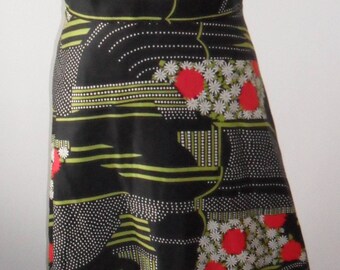 1970s Vintage Floral Maxi Dress (Black Red Green White)