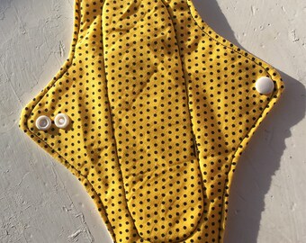 9.5" moderate cloth pad yellow polka dots