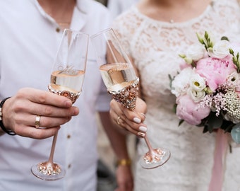 Personalized Wedding glasses rose gold ivory white Personalized glasses gold silver Champagne flutes Toasting glasses Flutes set of 2