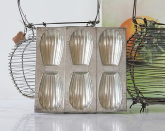 French vintage madeleine baking tin