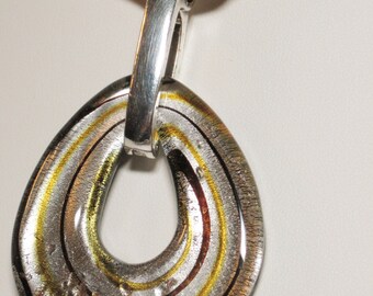 Glass pendant with ribbon
