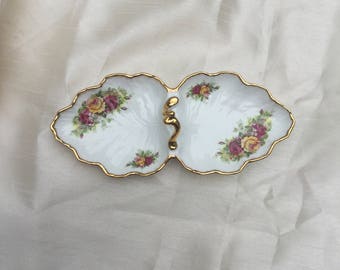 Vintage 1970s Elizabethan Staffordshire 'English Garden' - Fine bone china - Trinket Tray with Handle