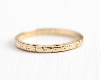 Sale - Vintage Wedding Band - 14k Rosy Yellow Gold Geometric Flower Ring - 1948 Retro Size 5 1/4 Eternity Floral Bridal Craft Fine Jewelry