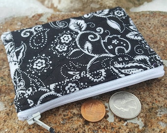 Quilted Coin Purse, Black and White Zipper Pouch, Change Purse, credit card pouch, ear bud pouch, change purse, black zipper bag