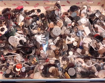 Bulk Button Lot 1 Bag, Grab Bags Assorted Vintage Modern Plastic Metal Wood Buttons Wholesale