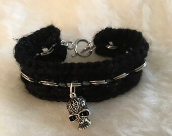 Crochet chain bracelet with charm