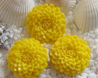 Resin Mum Flower Cabochon - 24mm - 12 pcs - Yellow