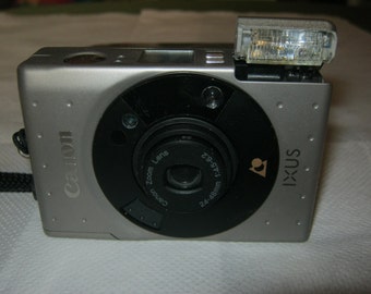 Canon Ixus with Canon 24-48 mm f 4.5-62 analog compact camera for APS film + box, color silver