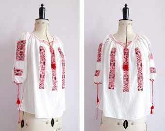 Vintage 1960s 70s hand embroidered Romanian blouse - 70s Peasant blouse - Hungarian top - Peasant top - Folk blouse - Gypsy blouse - Boho