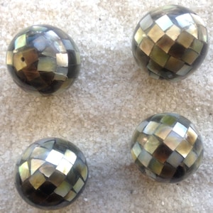 Mother-of-Pearl Round Beads 1-inch Diameter (black/gray, blocking mosaic)
