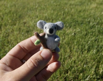Felted koala, koala miniature, needle felted koala
