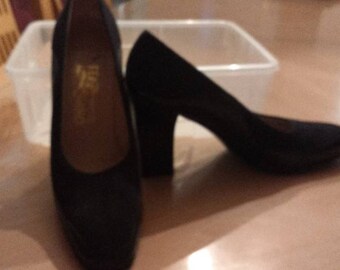 Vintage Ferragamo Black Leather and Suede Pumps