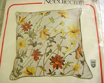 Crewel Embroidery Pillow Kit - Vintage Bucilla 8688 "Field Daisies" Belgian Linen Stamped to Embroider,Wool Yarn,Zipper,Piping - 2 available