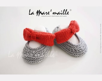 Light gray knit wool baby booties knit red bowtie hand de La Mare' mesh