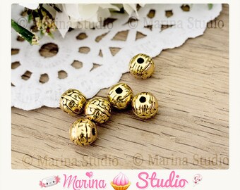 10 Gold 8mm beads with etched effect MS34522