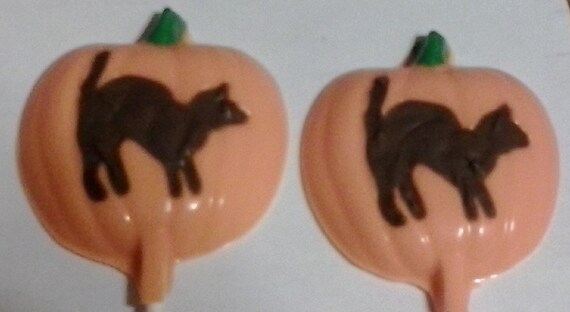 One dozen pumpkin lollipops with cat silhouette