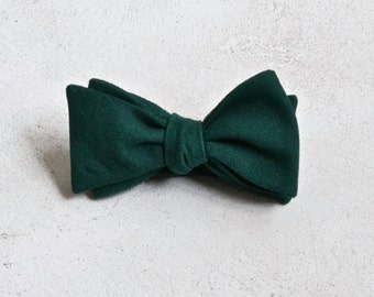 Deep Emerald Green Linen Bow Tie