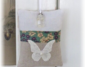 Scent of lavender from Provence and his butterfly Cabinet