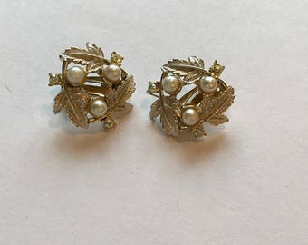 Vintage Judy Lee Signed Faux Pearl Earrings, Clip On, Retro