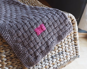 Lovely organic cotton blanket for a baby girl