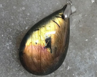 Bronze LABRADORITE purplish 16.75 Gr-drop pendant