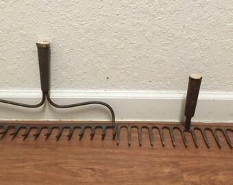 Vintage rusty rake head • steel rake • jewelry hanger • wine glass holder • towel hanger