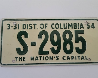 Vintage 1954 Wheaties Cereal premium mini license plate, District of Columbia , The Nation's Capital 3-31-54, measures 4 7 /8"