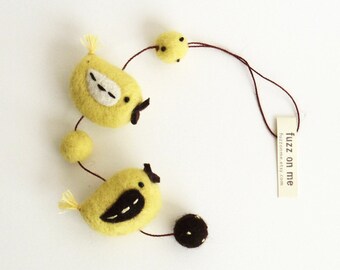 Miniature bird garland : needle felted bird garland - yellow and brown felt birds, Nursery decor, Fall decoration