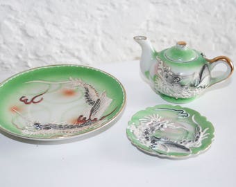 Green Dragonware Teapot and Saucers