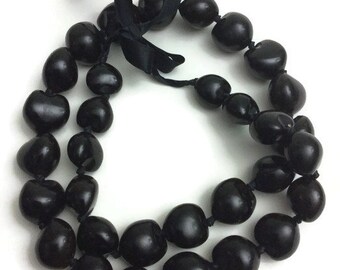 Hawaii Kukui Nut Lei Necklace (Black)