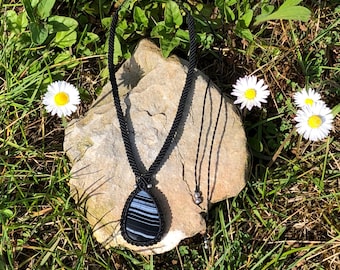 Macramé necklace with Black Banded Agate